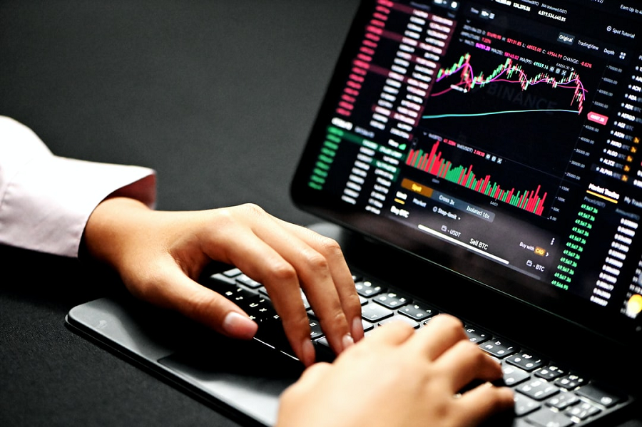 The role of Forex brokers in online trading: An overview